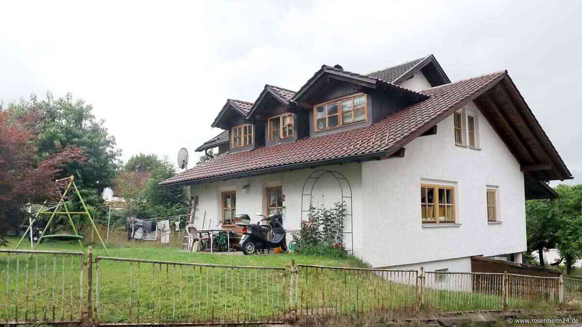 Erst Dreifachmord, jetzt Feuer: Polizei ermittelt erneut an Grusel-Tatort in Bayern