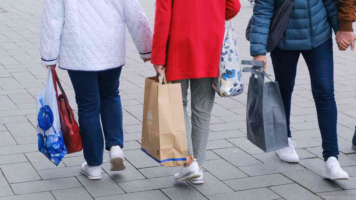 HDE-Konsumbarometer: Gedämpfte Verbraucherlaune trübt Aussicht aufs Weihnachtsgeschäft