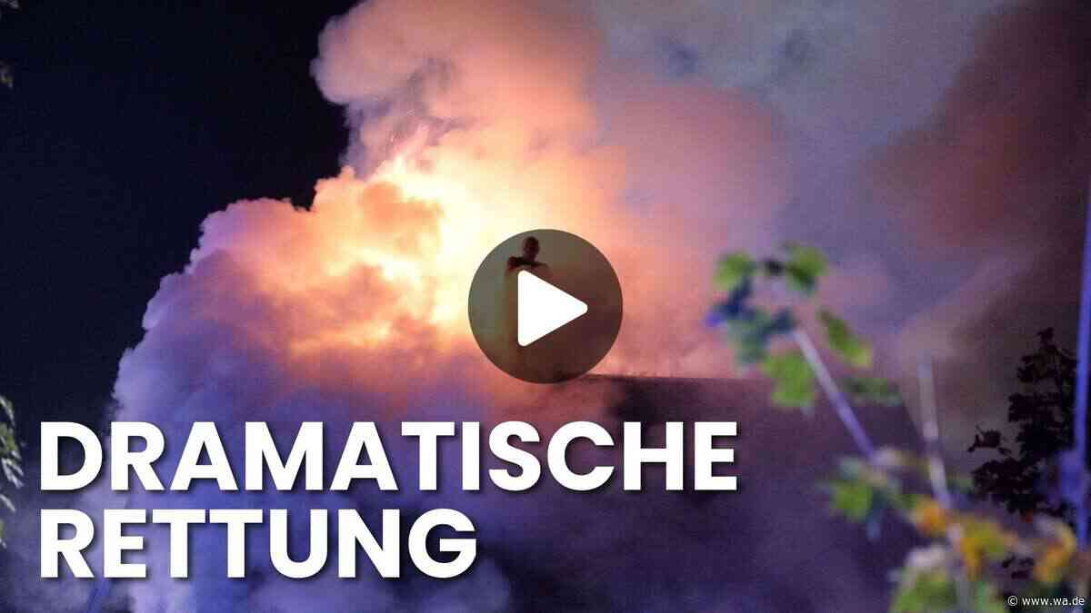 Feuerwehr rettet Mann von brennendem Dach – Video zeigt Einsatz im Erzgebirge
