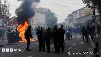 France closes up to 500 schools Monday over student protests