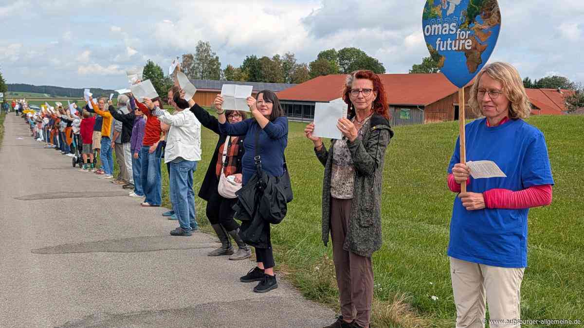 150 Personen bilden lange Menschenkette in Reichling