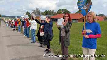 150 Personen bilden lange Menschenkette in Reichling