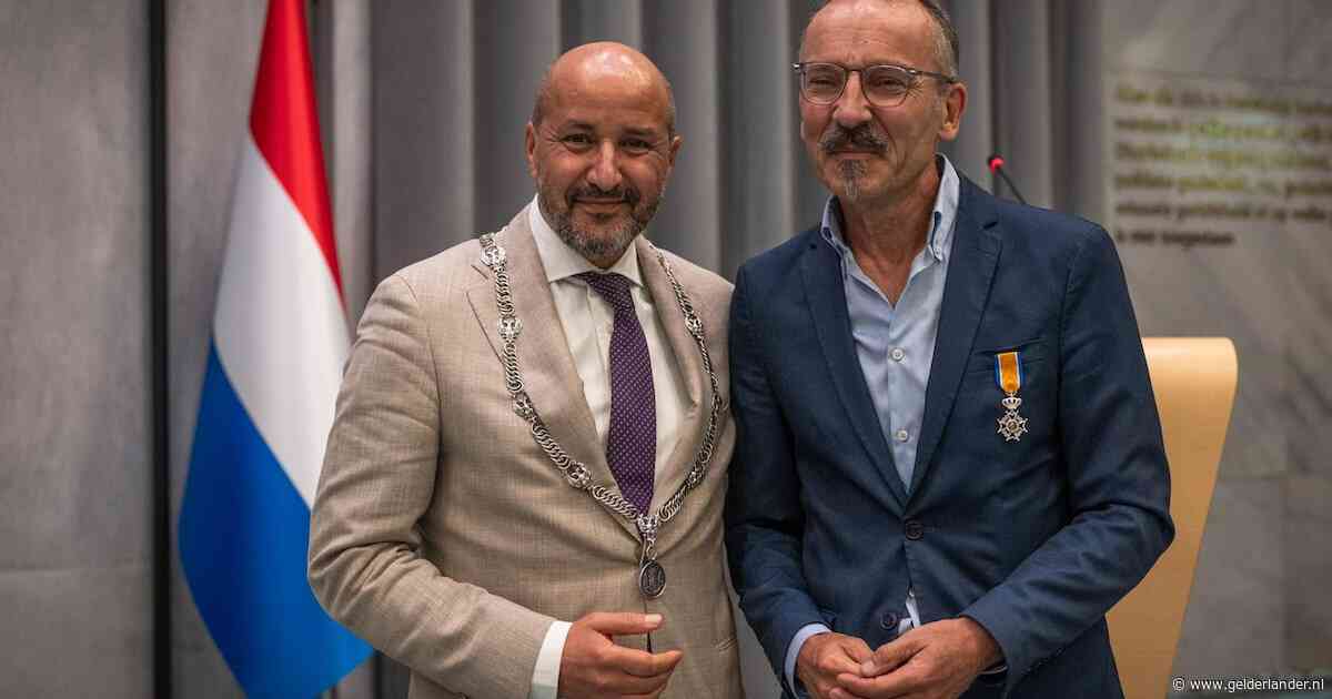 Vertrekkend raadsgriffier Arnhem krijgt koninklijke onderscheiding