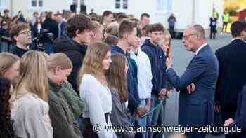 Merz besucht seine alte Schule: „Macht ein besseres Abitur als ich“