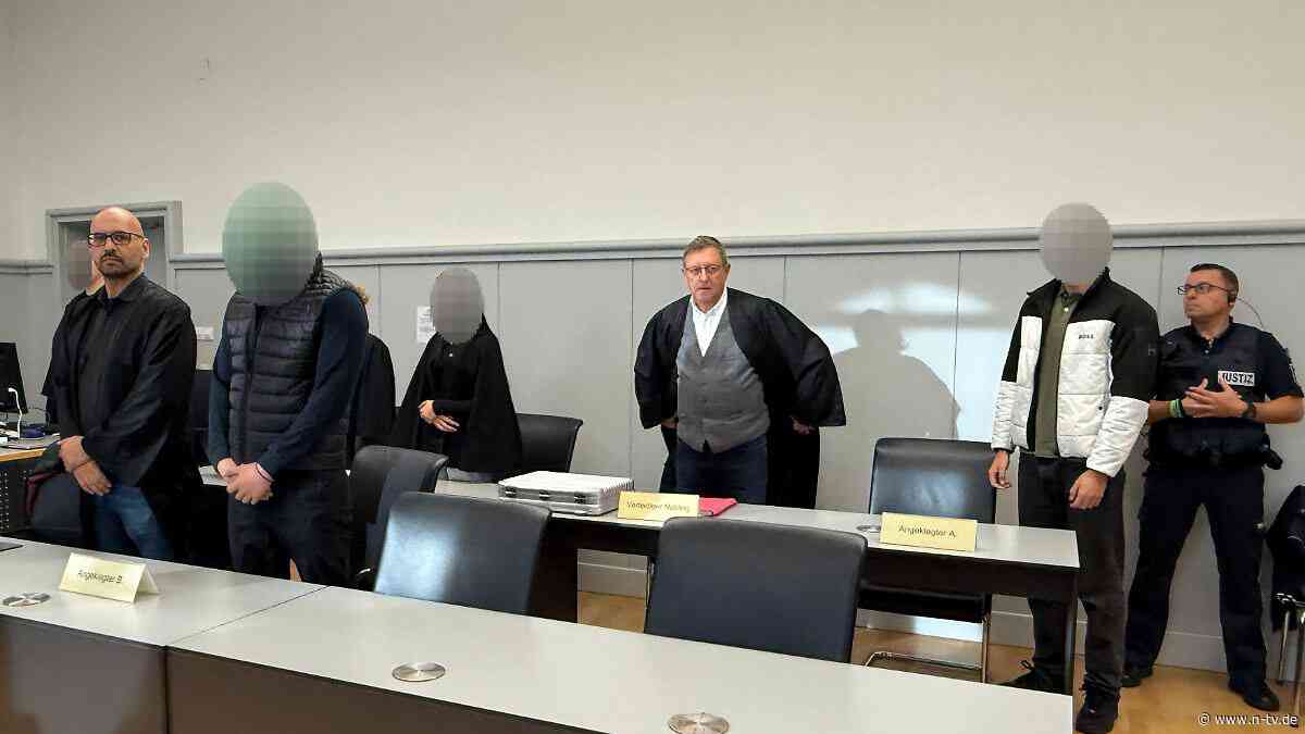 Vandalismus im Auftrag Putins?: Mutmaßliche "Wegwerf-Agenten" verurteilt