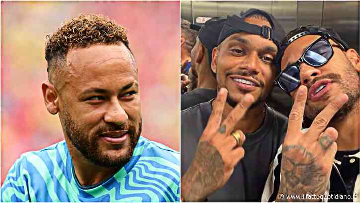 Neymar alza due dita e fa il 22: così il campione brasiliano ha ribadito il suo supporto a Bolsonaro nelle elezioni in Brasile