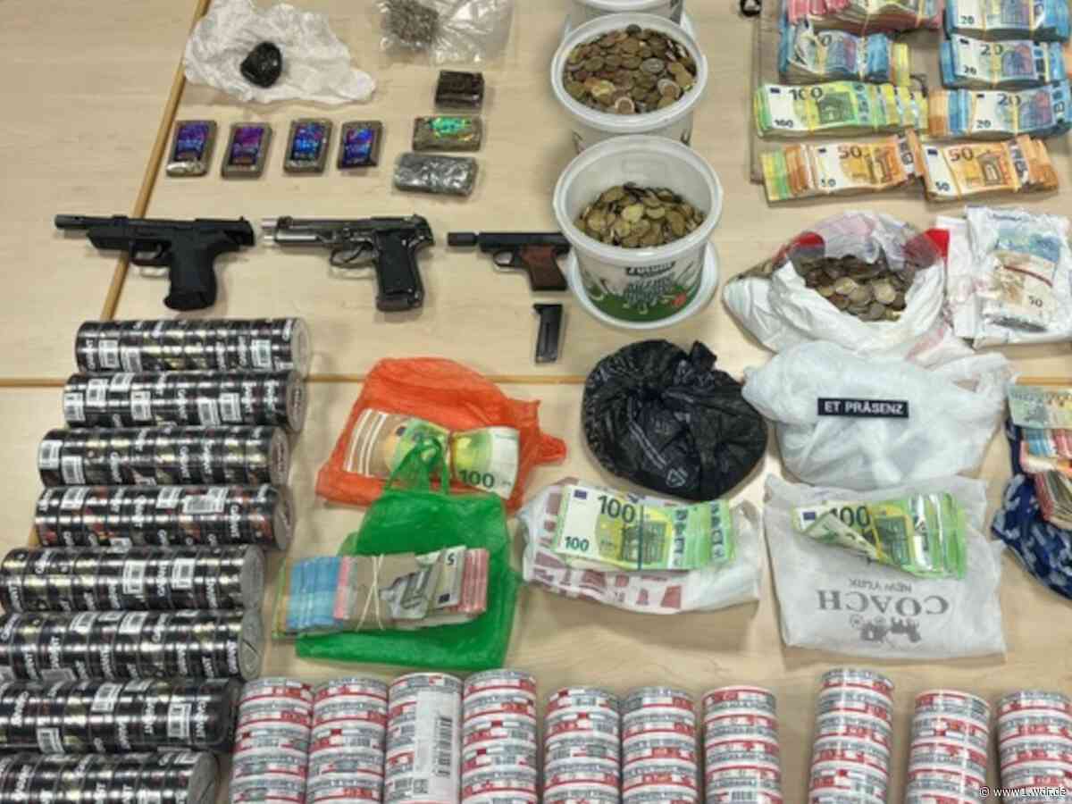 Kölner Kiosk: 90.000 Euro, Drogen und Waffen gefunden