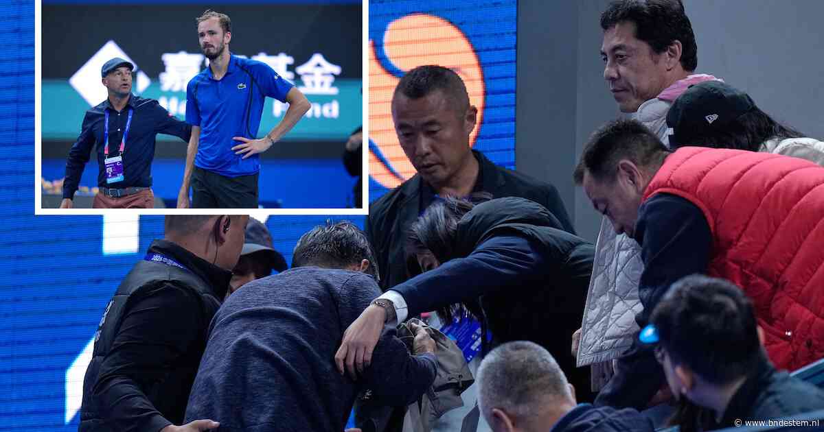 Daniil Medvedev slaat bal tegen toeschouwer en wordt gediskwalificeerd: Novak Djokovic naar finale in Peking