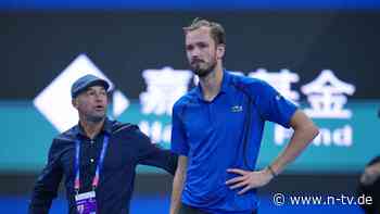 Fan ins Auge geschossen: Unfassbarer Kontrollverlust: Djokovic nach Medwedew-Eklat im Finale