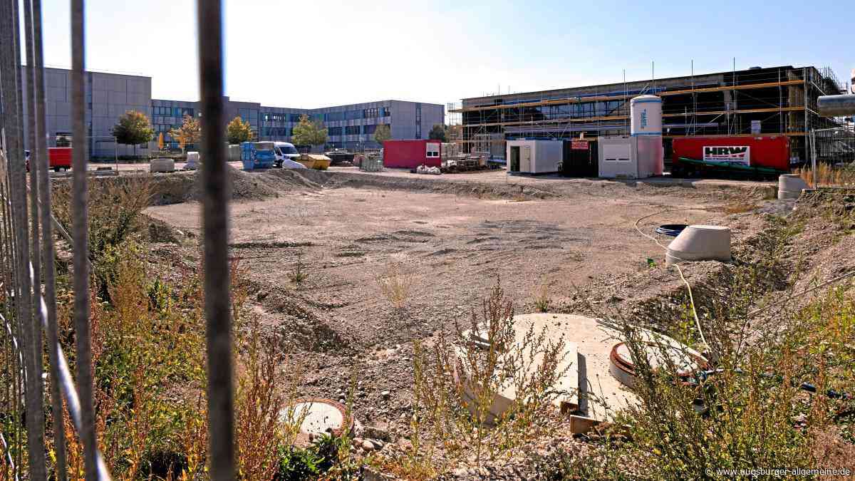 In Augsburg fehlen Plätze für rund 600 Realschüler – die Stadt setzt jetzt auch auf Hilfe von außen