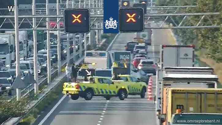 File op A58 na botsing: een inzittende nagekeken in ambulance