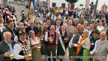 Zünftiges Hopfenfest in Nandlstadt – Bürgermeister muss zweimal anzapfen