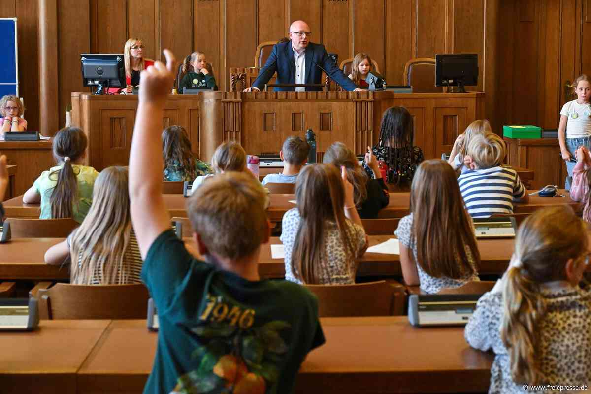 „Herr Oberbürgermeister, wie viel Geld verdienen Sie?“: Chemnitzer Kinder löchern Sven Schulze