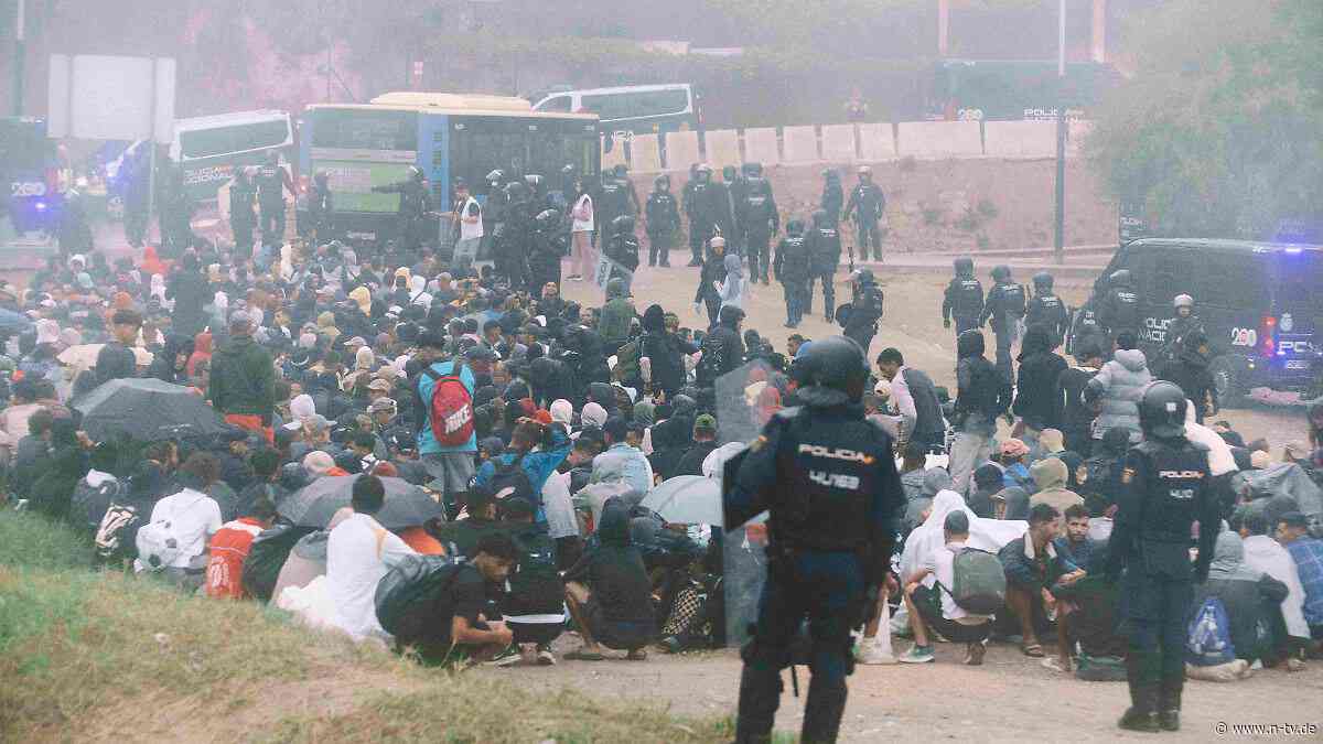Hütten aus Plastikplanen: Spanien lässt Migrantenlager in Ceuta räumen