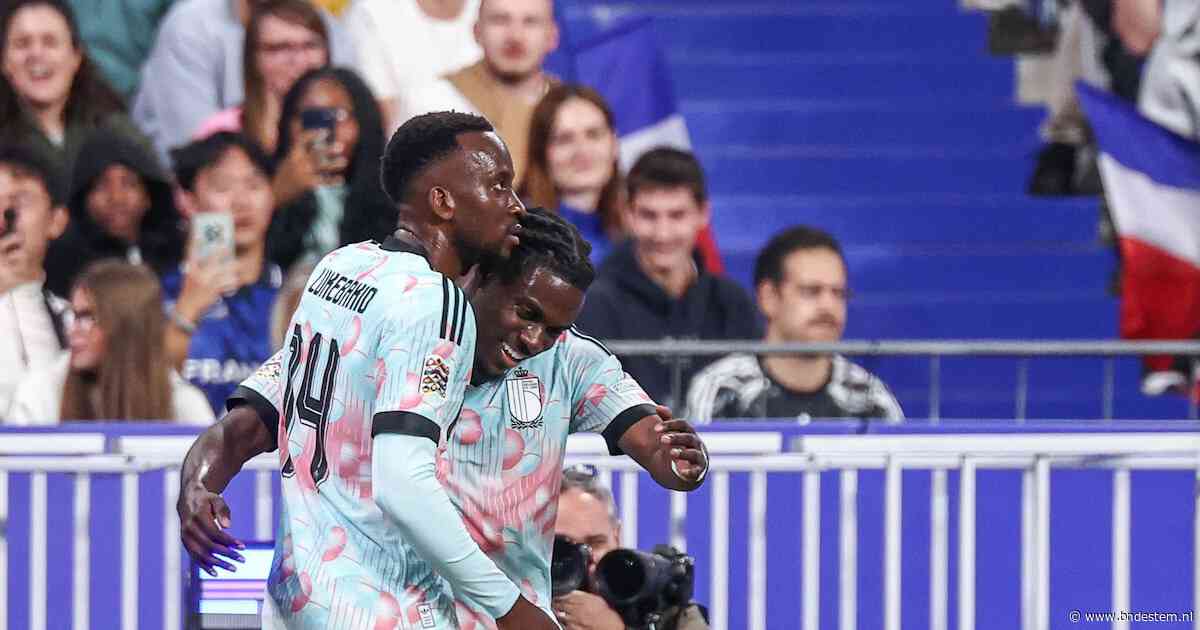 België gaat tegen verhoudingen in met voorsprong de rust in door knappe goal van Dodi Lukébakio