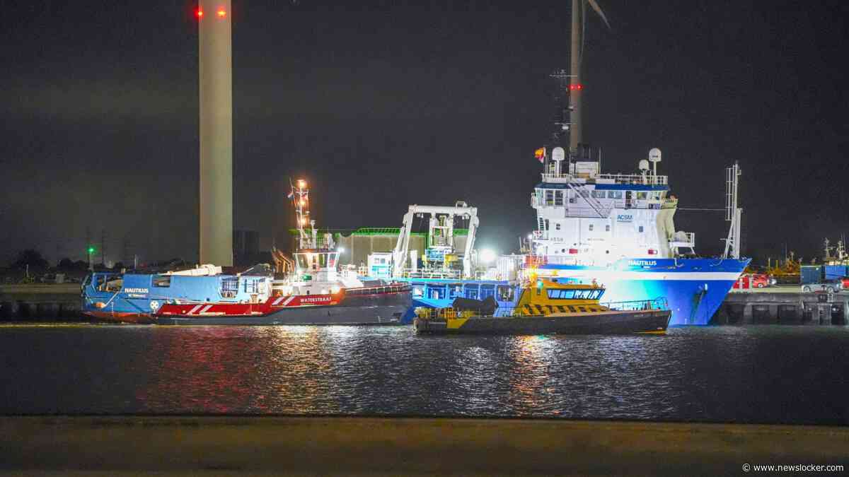 Paniek in Eemshaven: afgemeerd schip maakt water en dreigt te zinken