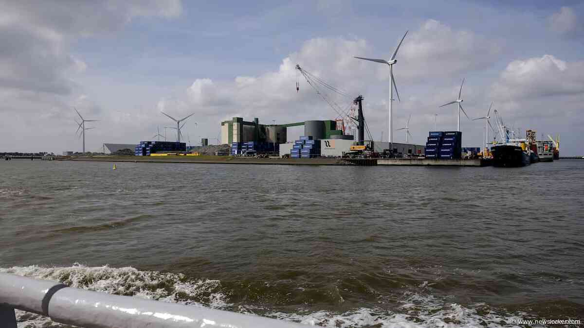 Zeeschip in Eemshaven dreigt niet langer te zinken, lek is gedicht