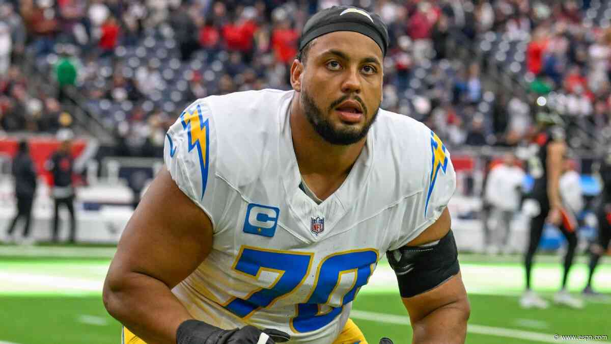 Sources: Slater has high ankle sprain as Chargers' woes worsen