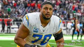 Sources: Slater has high ankle sprain as Chargers' woes worsen