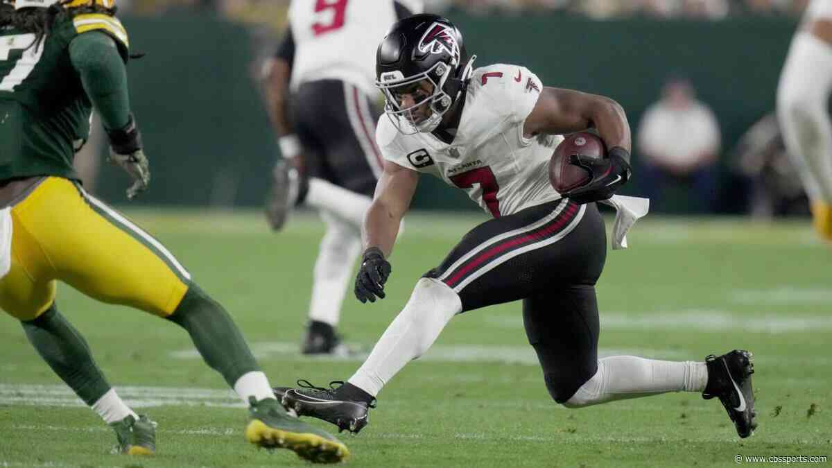 Saints vs. Falcons picks, player props: Expert's best bets for NFL Week 4 Monday Night Football