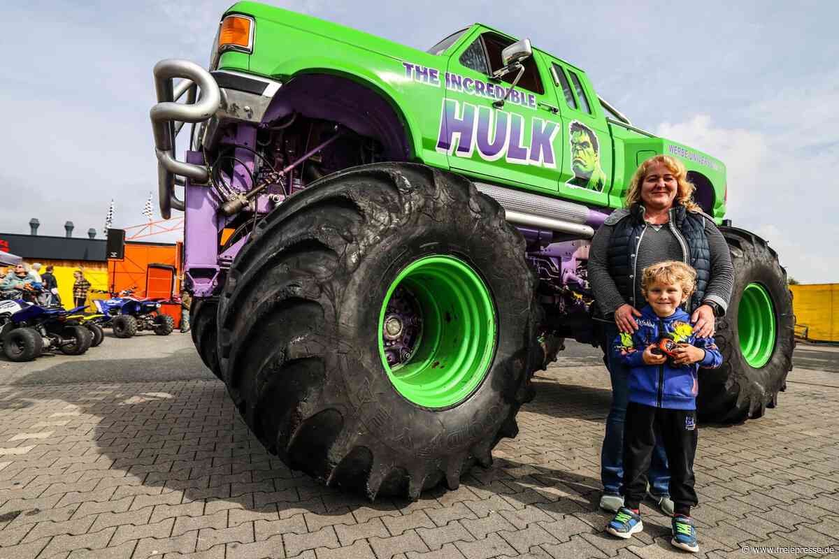 1200 PS und spektakuläre Stunts: Monster-Trucks lassen Oelsnitz beben