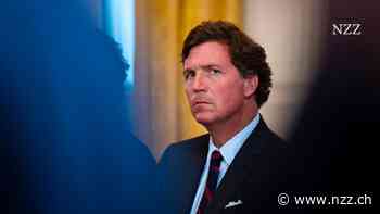 «Ich schätze, ich bin einfach ein heimlicher Nazi . . .», sagt der Star-Podcaster Tucker Carlson und verheddert sich in Aussagen um Grossbritanniens Rolle im Zweiten Weltkrieg