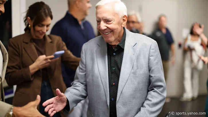 Kings dedicate media room to longtime radio voice Gary "G-Man" Gerould