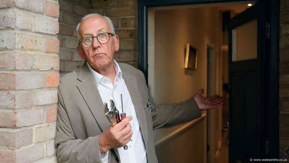 Peter Bleksley shows how a burglar could get into your home in 17 seconds