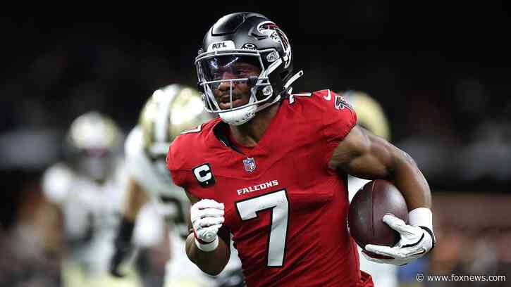 Falcons turn primetime doubters into believers behind Bijan Robinson's back-to-back masterpieces