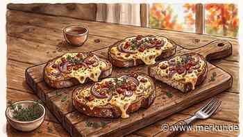 Oktoberschnitte aus dem Ofen: So gelingt das herzhafte Abendbrot mit Speck und Bergkäse