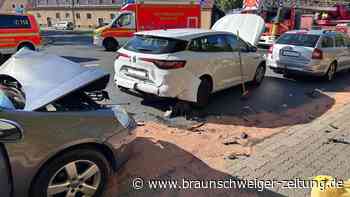 Drei Autos kollidieren in Thiede – Baby kommt vorsorglich ins Krankenhaus