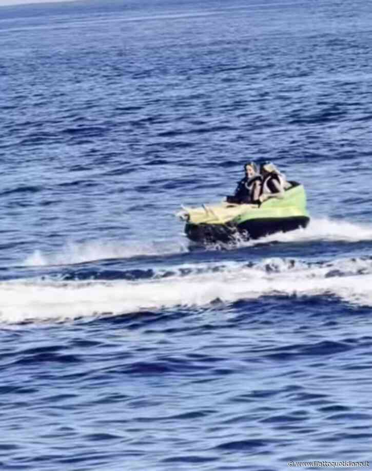 “Il finale non era previsto”: incidente in mare per Vanessa Incontrada durante la luna di miele a Capri, il video del volo in acqua dal gonfiabile è virale