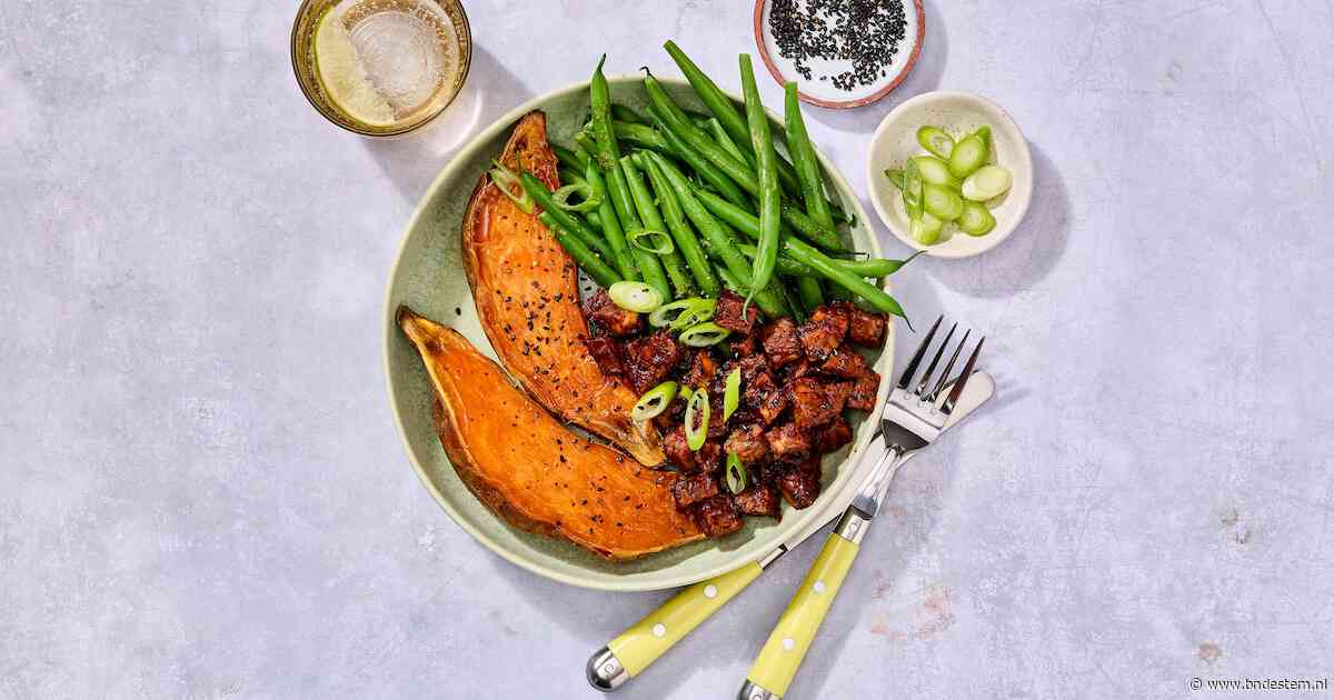 Wat Eten We Vandaag: Tempehbowl met ketjap, zoete aardappel en boontjes