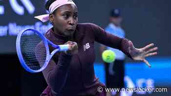 Coco Gauff laat door curieuze actie tegenstandster Sun (16) huilen en krijgt ’niet normaal’ veel racistische reacties
