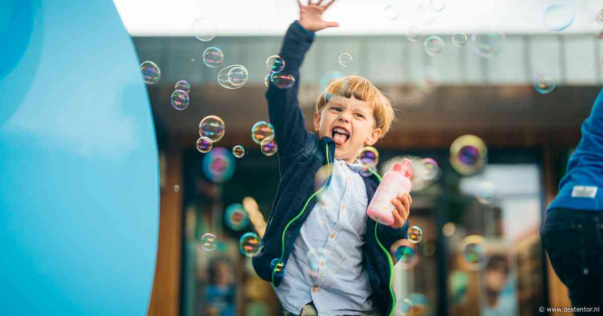 Kinderen vertellen in het stadhuis over meedoen en erbij horen: ‘Begint met iets kleins’