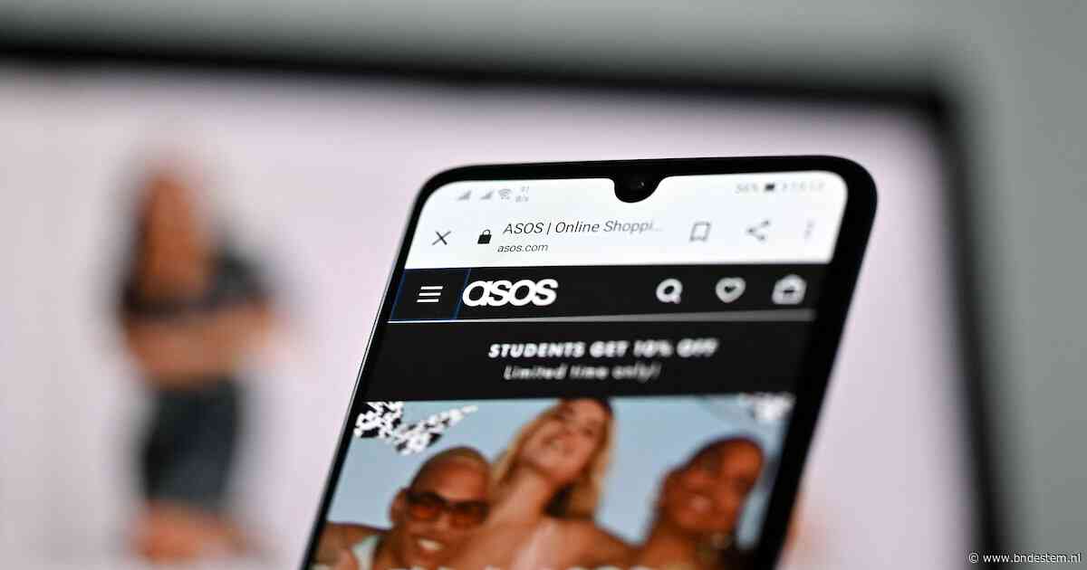 Online kledinggigant Asos mogelijk gehackt: klanten krijgen dreigende melding op hun telefoon