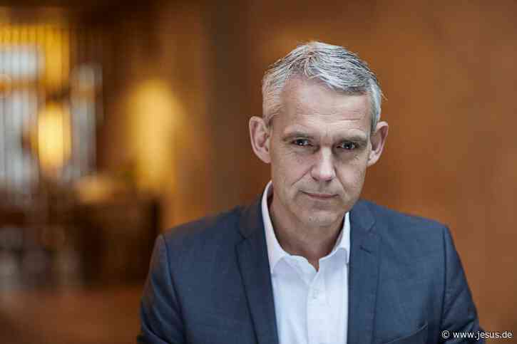 Astrophysiker Heino Falcke: „Es gibt Gott. Punkt.“