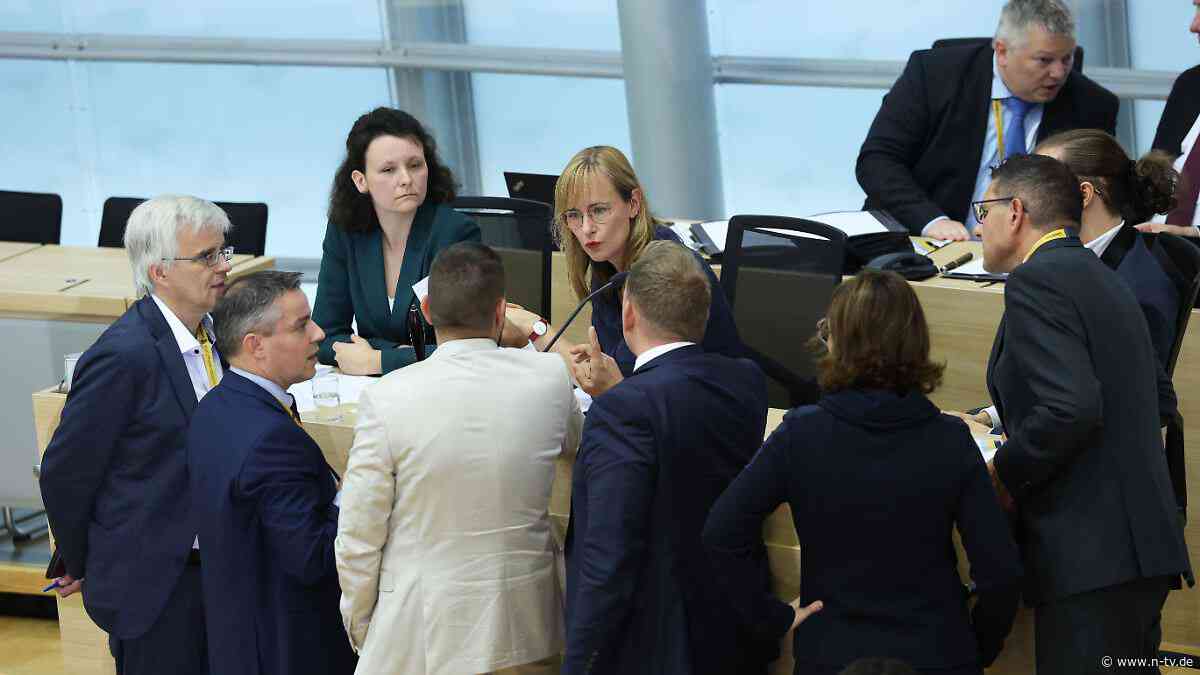 Linke eröffnet Landtag: Von Angern zitiert Merkel, Kerkeling und "Onkel Ben"