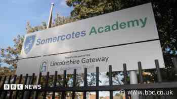 School sorry after GP criticises toilet use policy