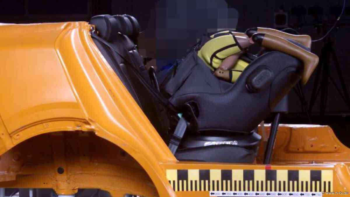 Versagen im Crashtest: Lebens­gefahr: Warentest und ADAC warnen vor zwei Kinder­sitzen