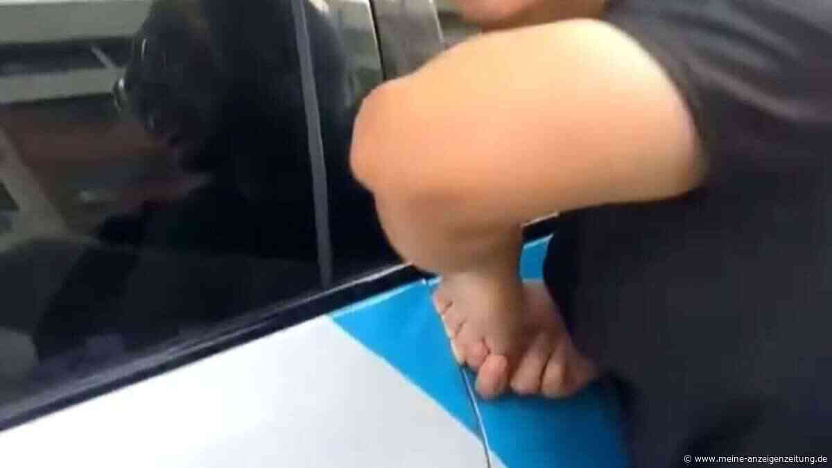 Notfall mit selbstfahrendem Taxi: Mann mit eingeklemmten Fingern – Tür lässt sich nicht mehr öffnen