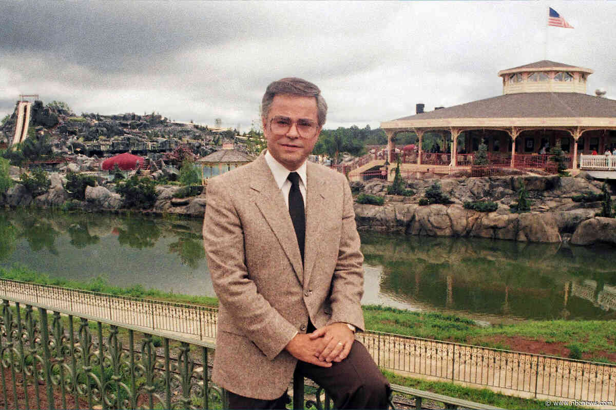 Jim Bakker, whose PTL ministry fell to scandal and fraud, dies at 86
