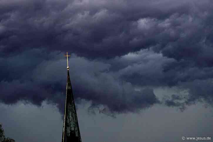 Bischöfe: Geistlicher Missbrauch muss kirchenrechtlich strafbar sein