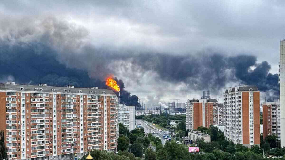 Größter Drohnenangriff seit zwei Jahren: Ukraine legt Öldepot nahe Moskau in Flammen
