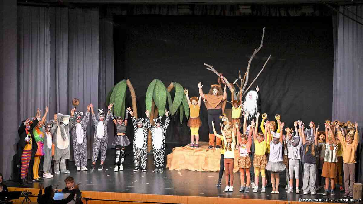 „Kwela Kwela": Zollinger Kinder begeistern Publikum im Zollinger Bürgersaal mit Savannen-Musical
