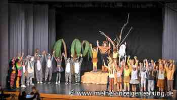 „Kwela Kwela": Zollinger Kinder begeistern Publikum im Zollinger Bürgersaal mit Savannen-Musical