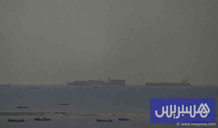 هجوم يصيب 12 بحارا في مضيق هرمز