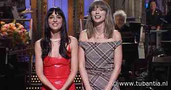 Niemand had oog voor Taylor Swift, want Dakota Johnson droeg deze loeistrakke rode, latex jurk
