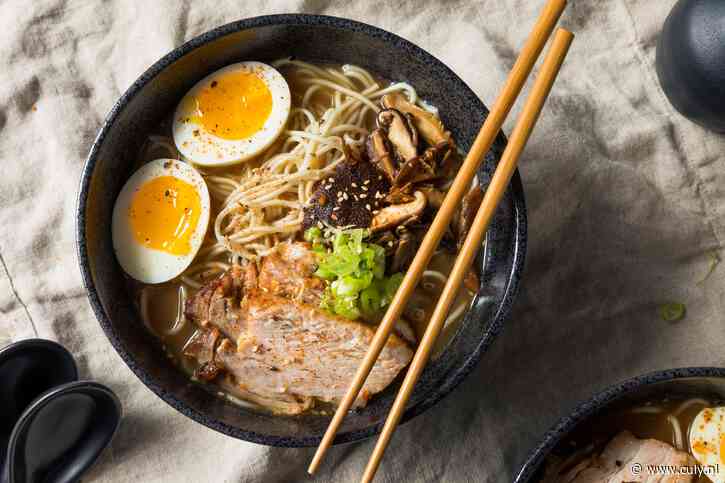 Dit is waarom ze in Japan het vlees voor ramen vaak oprollen
