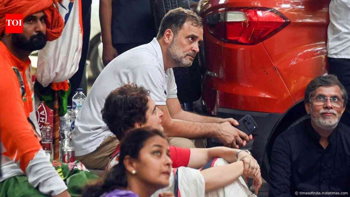 'No meeting request received from any party': EC officials as Rahul, Priyanka refuse to leave 'protest site'